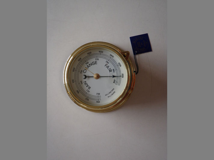   バロメーター（気圧計）