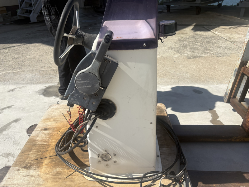 センターコンソールてケーブルハンドル センターコンソールとケーブルハンドル