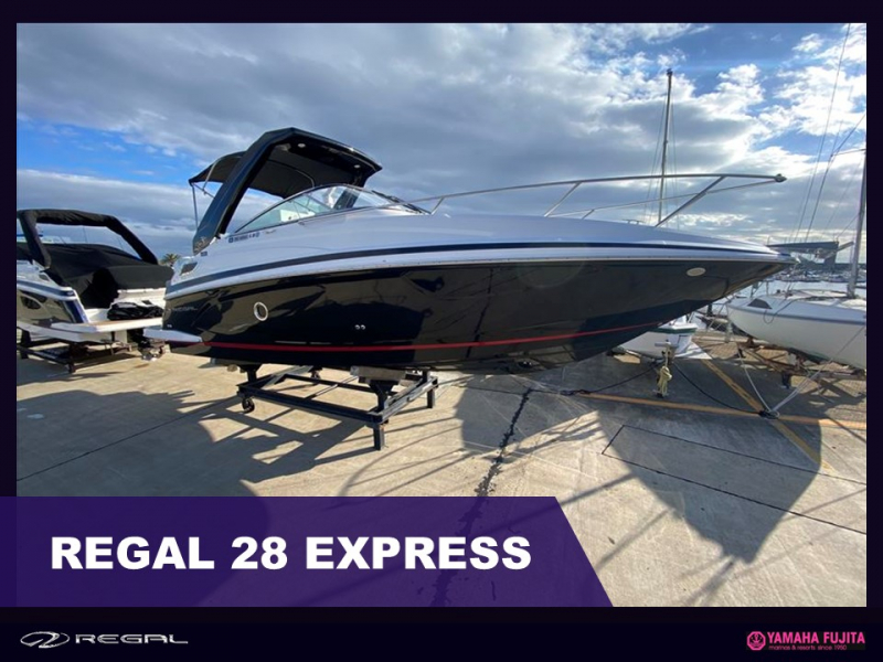 リーガル 28 EXpress 高年式で50hアニバーサリー仕様でバウスラスター付き・豪華クルージング艇が魅力的な価格で‼