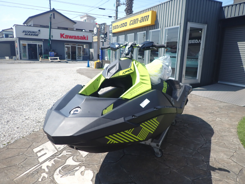 シードゥ SPARK 3UP iBR TRIXX 2023年モデルの新艇です♪