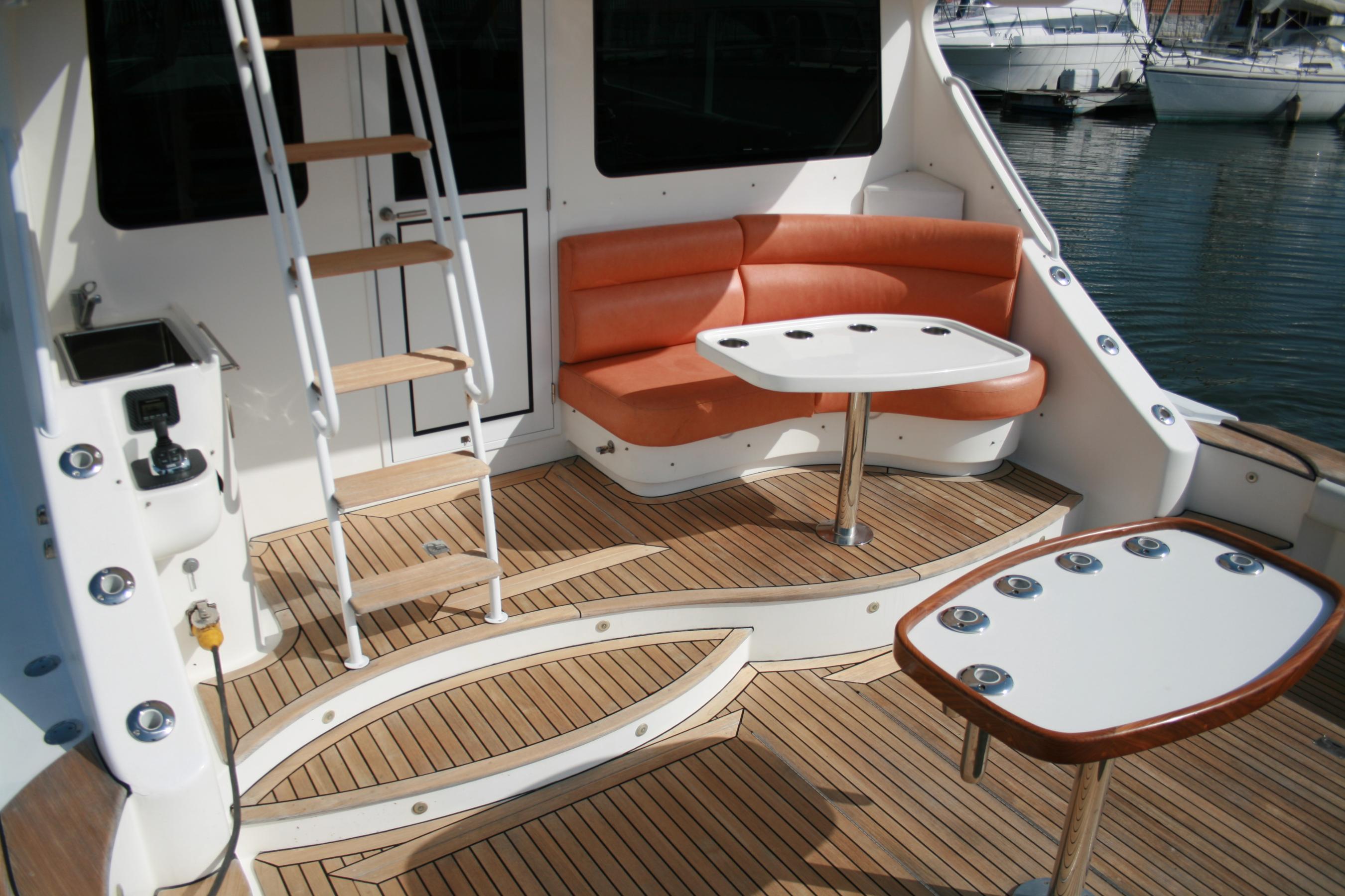 STINGRAY 水中艇モデル 未開封 カスタム(国内) JACK 52 STINGRAY VOLVO PENTA IPS-900 を2基