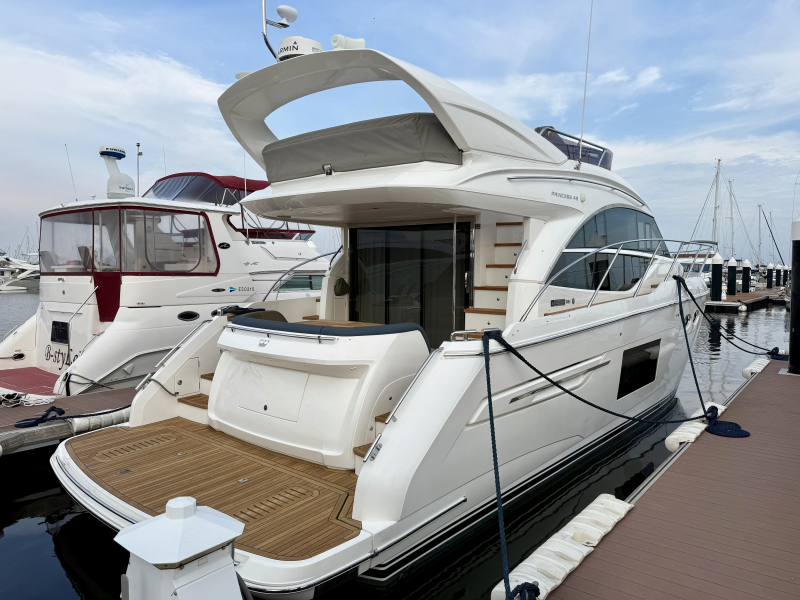 プリンセス F49 