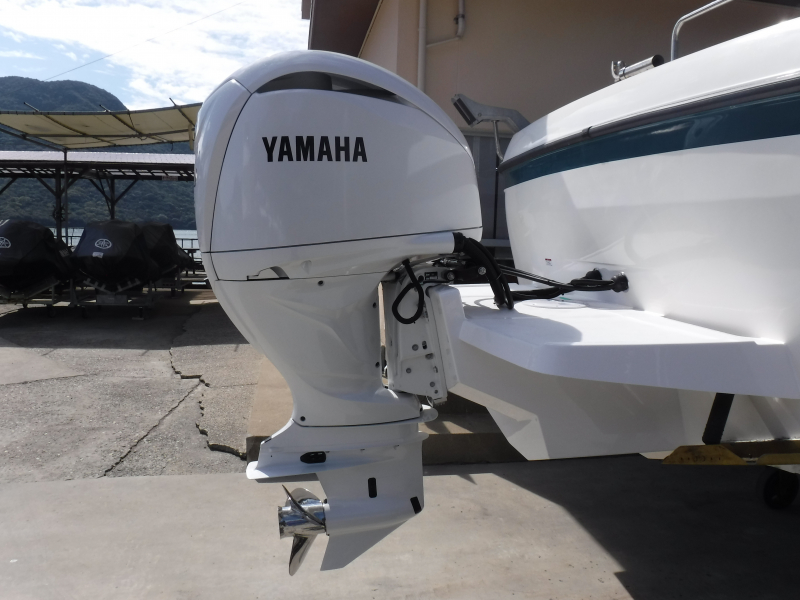 ヤマハ Fc 27 船外機仕様f300馬力 日生マリーナ本店にて展示 中古艇 新艇情報 神戸ハーバーマリーナ Www Hinase Marina Co Jpp 中古艇検索サイト ボートワールド