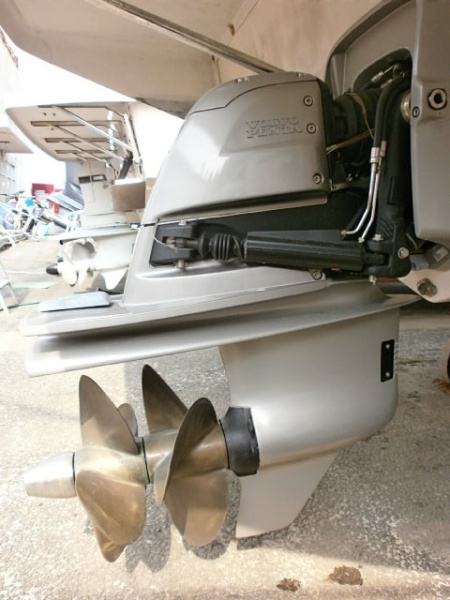 中古艇情報 ヤマハ PC-27 ボルボD-300エンジン平成27年に換装