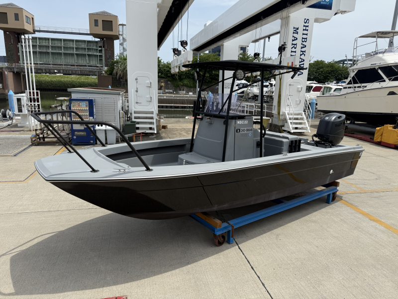 ニュージャパンマリン NSC22 埼玉県川口市展示　サンキャット22　ブラックハル仕様　スズキDF150マットブラック新品エンジン搭載