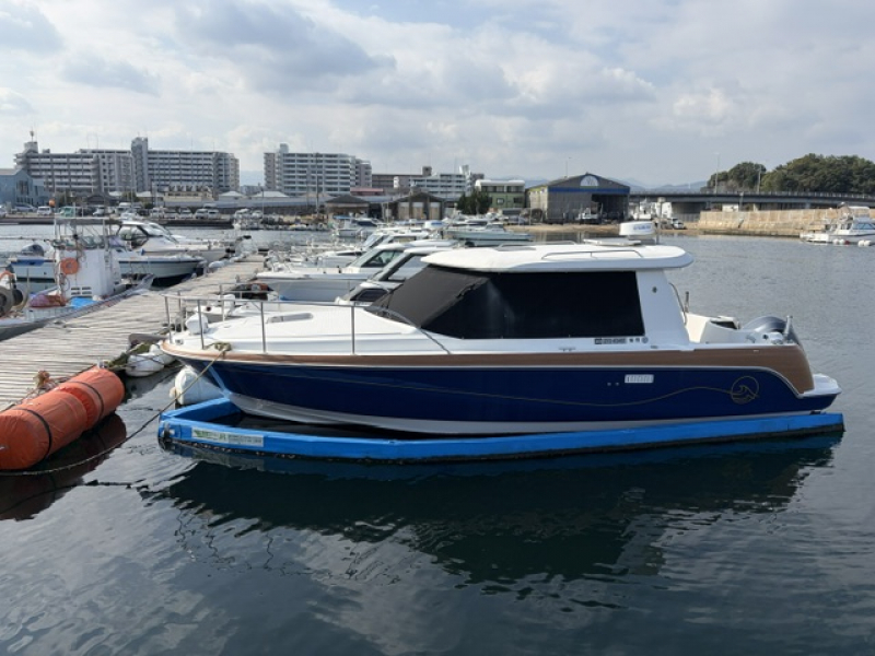 ヤマハ CR-27 船外機250HP