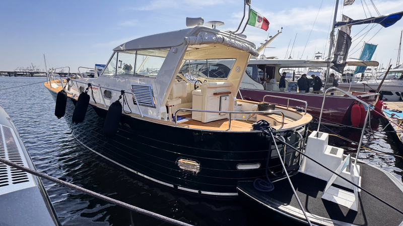 アプレアマーレ 40Cabin Mediterranean Classic Gozzo ｜美艇｜今シーズンお乗りいただける希少な一艇です。