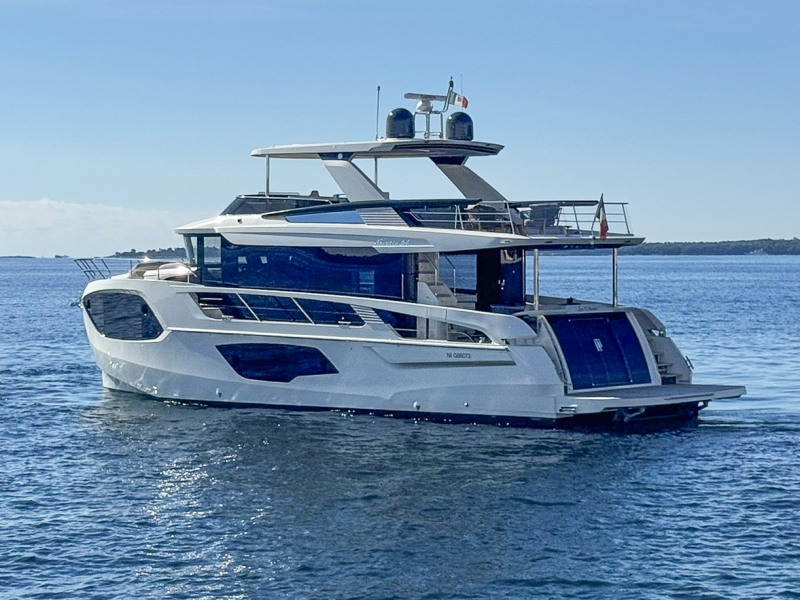 アブソルート Navetta64 Absolute Navetta 64｜2024年式・低走行艇・Beach Club仕様の高装備ナヴェッタ