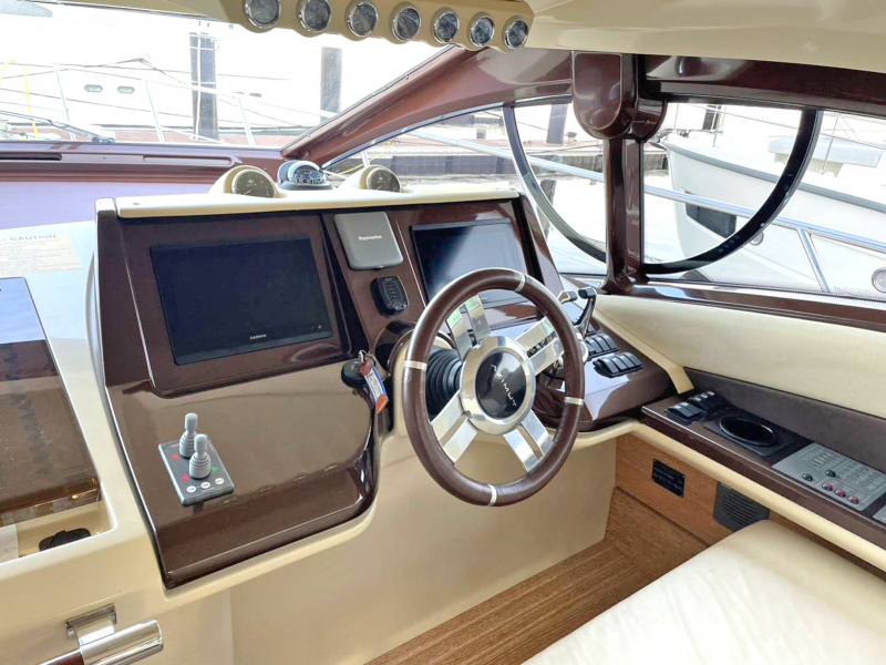 中古艇情報 アジムット 48 AZIMUT48 FLY | 中古艇・新艇・販売店