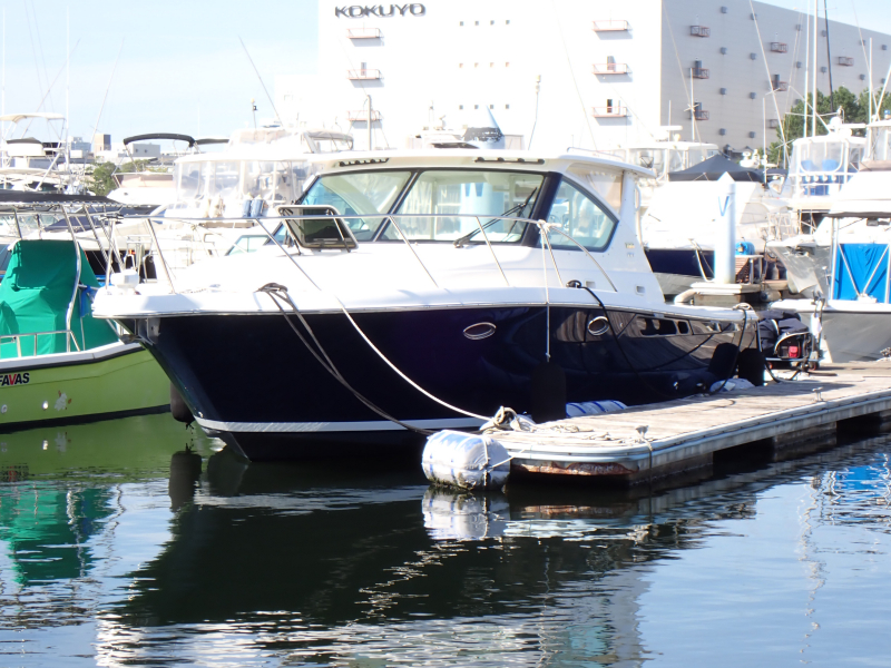 ティアラ 3100 新古/極上展示・貴重艇です。内外装・エンジン・機能装備品類などは、新艇同様です。お買い得価格設定で即納可能です