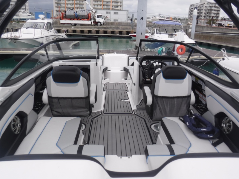 ヤマハ 212X 試乗艇 ｳｪｲｸ仕様 (ｳｫｰﾀｰﾊﾞﾗｽﾄﾀﾝｸ450kg) 中古艇・新