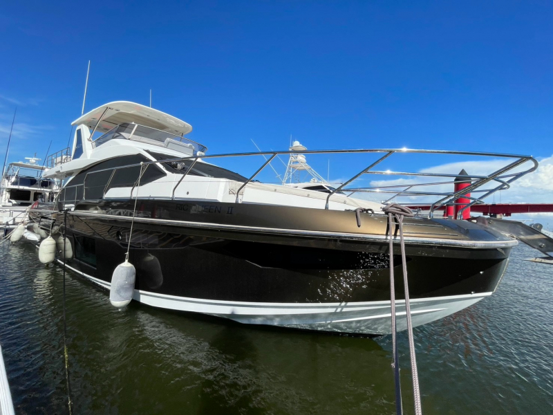 アジムット 60 Flybridge 