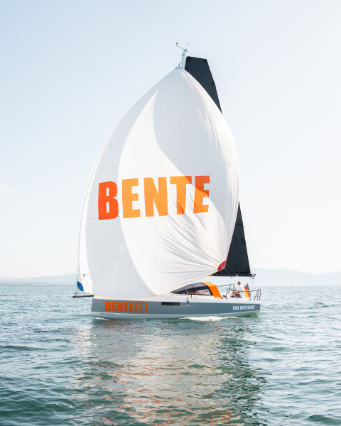 BENTE YACHTS 28 未登録新艇 即納艇 ／ Kazi YACHT AWARD 2023 クルーザーレーサー部門1位受賞艇！