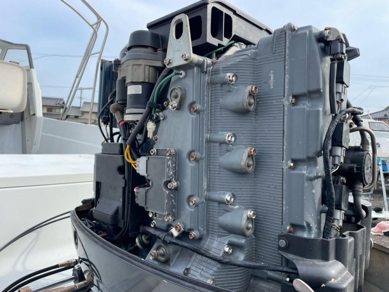 中古艇情報 ヤマハ UF-25 人気サイズのウォークアラウンド艇