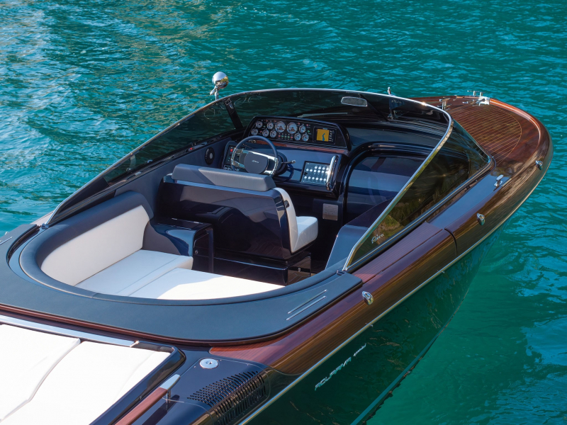 リーバ 33 Aquariva