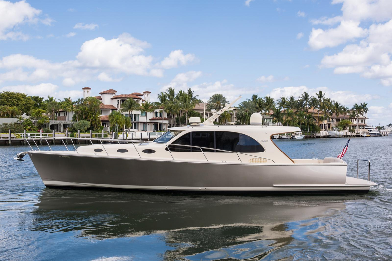 パームビーチ Palm Beach 42 中古艇情報　2017 model Palm Beach Motor Yachts PB42　(保管場所：アメリカ）