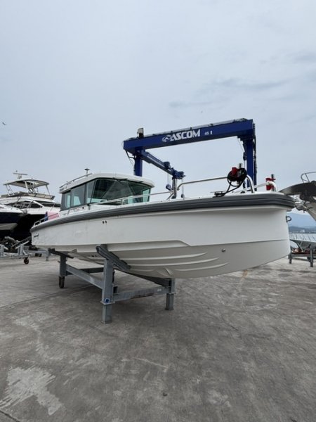 AXOPAR 28 Cabin