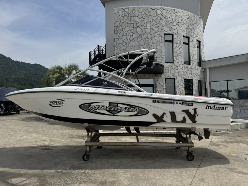 MOOMBA MOBIUS XLV