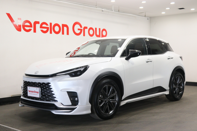 レクサス LBX リラックス　新車保証継承付　ワンオーナー　本革　メモリーナビ　フルセグ　全周囲カメラ　ワイヤレス充電　レクサスセーフティ　TC　パワーシート　シートヒーター　LED　パワーバックドア　　18AW