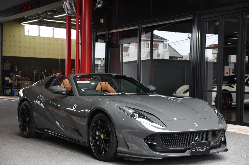 フェラーリ 812 GTS ディーラー車　1オーナー　右ハンドル