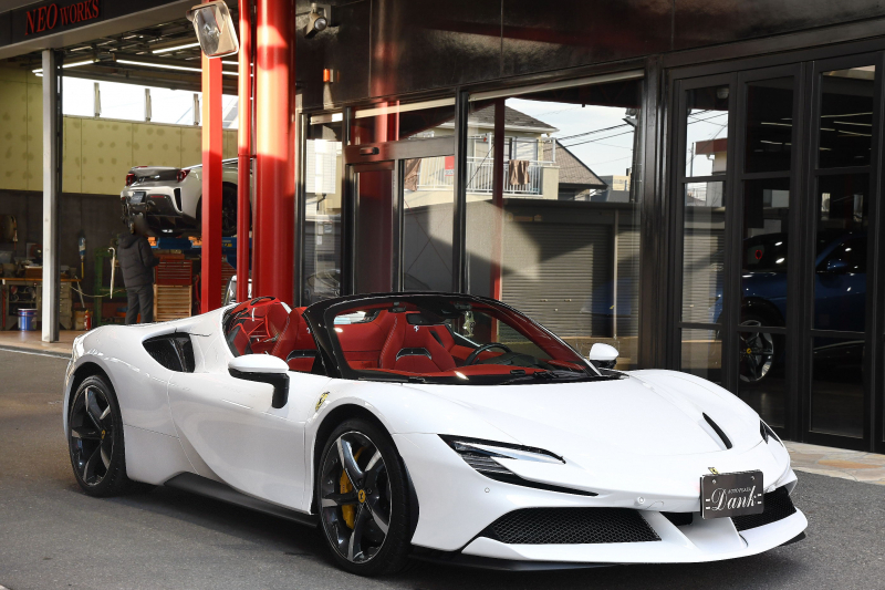 フェラーリ SF90 スパイダー ディーラー車　1オーナー　メーカー保証付き