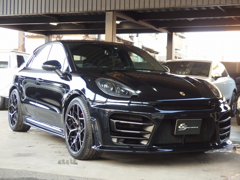 ポルシェ マカン ターボ　2016yモデル　正規ディーラー車　右ハンドル　EUR-GTエアロ　ES22インチアルミホイール　ESローダウンサス