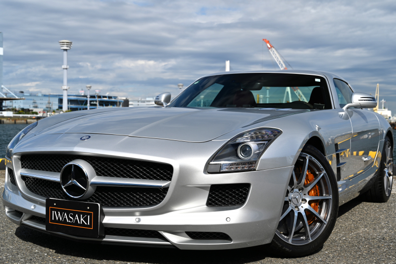 AMG SLS 超希少極上コレクター物必見SLS AMG 正規ディーラー車左ハンドル新車同様低走行1.9万KmOPパフォーマンスパッケージ1鍛造AW・カーボンブレーキ・AMGスポーツサス・パフォーマンスステアOPクラシックレッドフルレザーインテリア新車時から全ヤナセフル毎年徹底整備記録簿バッチリ超極上車SLS必見！！