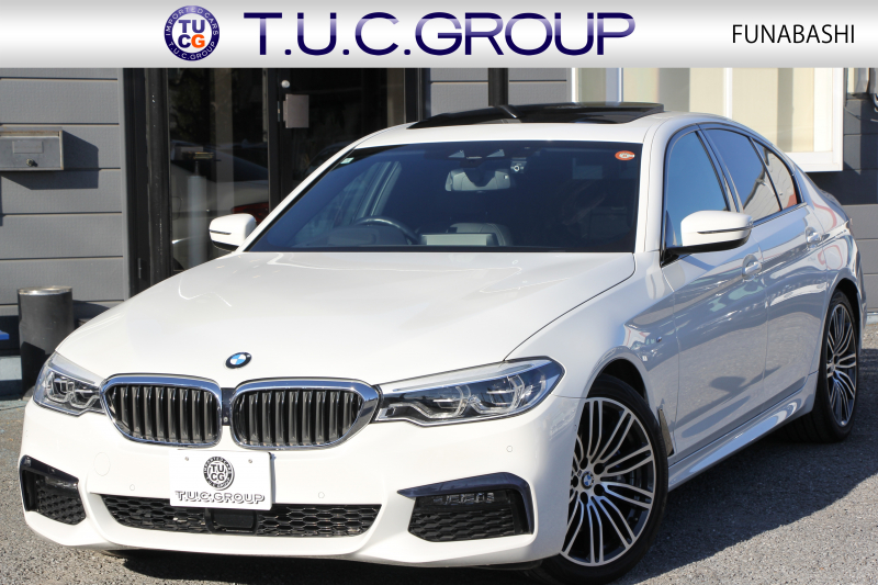 BMW 5シリーズ 530i Mｽﾎﾟｰﾂ ｾﾚｸﾄP 型式変更後｢JR20」ｻﾝﾙｰﾌ ﾊｰﾏﾝｶｰﾄﾞﾝ 252馬力 全席ﾋｰﾀｰ黒革 HUD 追従ACC ｽﾃｱﾘﾝｸﾞｻﾎﾟｰﾄ LEDﾍｯﾄﾞﾗｲﾄ ｵｰﾄﾊｲﾋﾞｰﾑ ﾀｯﾁ画面HDDﾅﾋﾞTV 360度ｶﾒﾗ Mspﾌﾞﾚｰｷ 19AW 電動ﾄﾗﾝｸ 専用ｴｱﾛ 2年保証