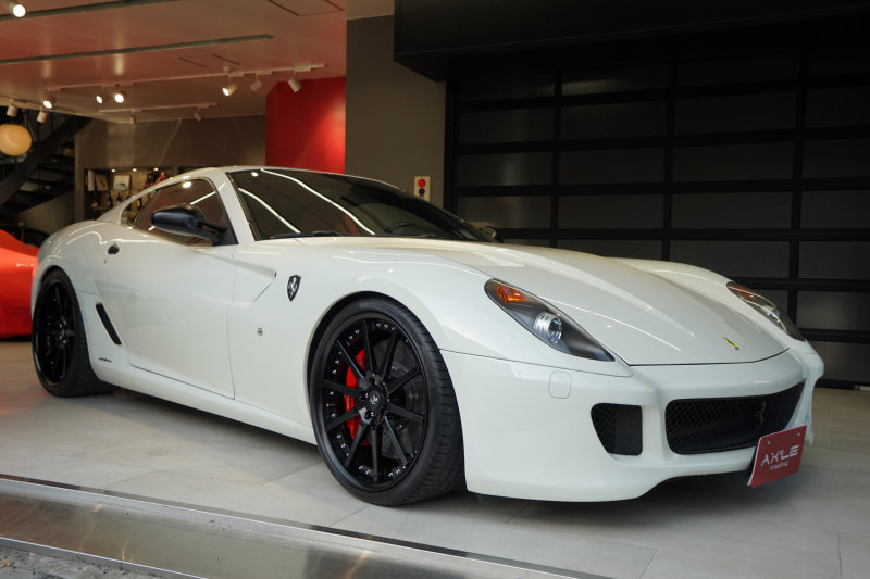 フェラーリ 599 GTB　LEDカーボンステアリング　ロベルタリフティング　可変バルブ付きパワークラフトマフラー　ハイパーフォージドF21/R22AW