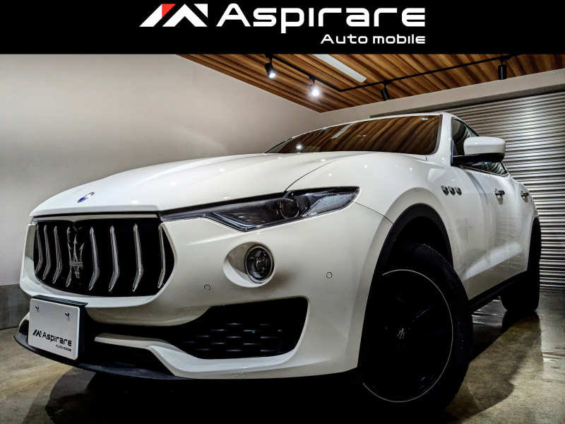 マセラティ レヴァンテ ディーゼル　レッドレザーシート　シートヒーター　ナビTV　CarPlay対応　全方位カメラ　オートテールゲート　キセノン　ブラックペイント18インチAW