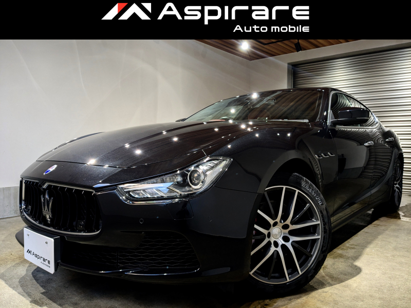 マセラティ ギブリ ベースグレード　アシスタンスパッケージ　アクティブクルーズコントロール　ブラインドスポットモニター　サンルーフ　プレミアムレッドレザー　シートヒーター　CarPlay対応　全方位カメラ　プロテオ19インチアルミホイール