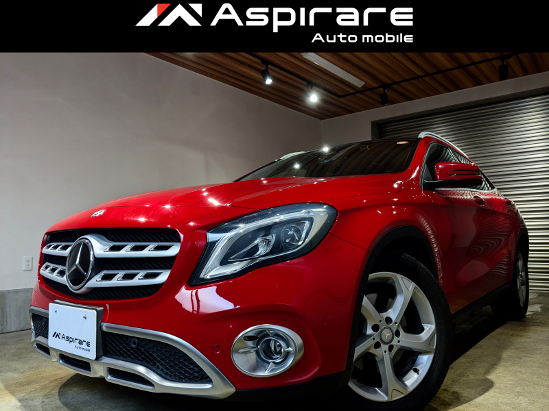 メルセデスベンツ GLA GLA220 4マチック　プレミアムパッケージ　ブラックレザーシート　シートヒーター　パノラマサンルーフ　ハーマンカードン　レーダーセーフティPKG　ACC　BSM　LKA　LEDライト