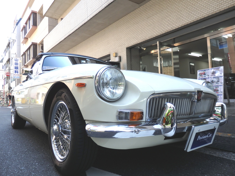 MG B 1.8 RoadStar OVERDrive 4MT SpinnerCenterLock-15Wirewheel Monocoque-Body WhitePearl Built-inGarage