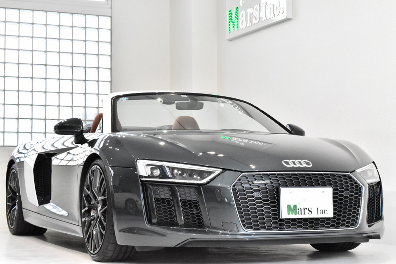 アウディ R8 Spyder V10 5.2 FSI Quattro 正規ディーラー車 セラミックブレーキ Bang&Olufsenサウンドシステム ブラウンナッパレザー ダイヤモンドステッチ ブラウンソフトトップ 10スポークYデザイン20インチAW 左ハンドル