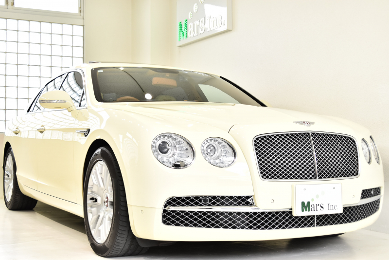 ベントレー フライングスパー V8 正規ディーラー車 オプション総額202万円 ツートンレザーインテリア 全席シートヒーター＆ベンチレーション 後席ピクニックテーブル サンルーフ 右ハンドル