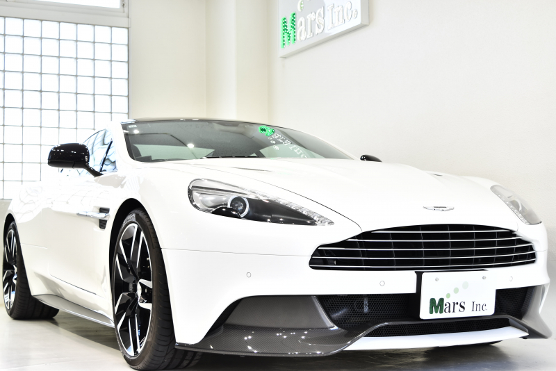 アストンマーティン ヴァンキッシュ タッチトロニックⅢ 正規ディーラー車 カーボンフロントスポイラー リアディフューザー カーボンファイバーフェイシア Bang&Olufsenサウンドシステム One-77ステアリング シートヒーター 右ハンドル