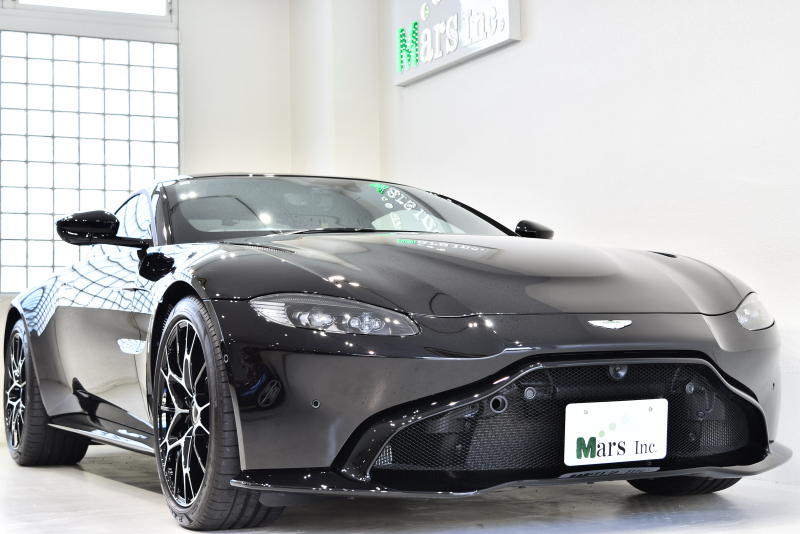 アストンマーティン ヴァンテージ AMR ヒーロー エディション  正規D車 世界200台限定車 7速MT オニキスブラック 低走行 右ハンドル
