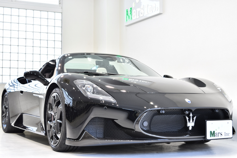 マセラティ MC20 チェロ 3.0 V6 正規ディーラー車 1オーナー オプション総額1061万円オーバー エクステリア＆インテリアカーボンパッケージ カーボンセラミックブレーキ SFプレミアムサウンド カーボンステアリング 新車保証継承R8年9月迄 右ハンドル