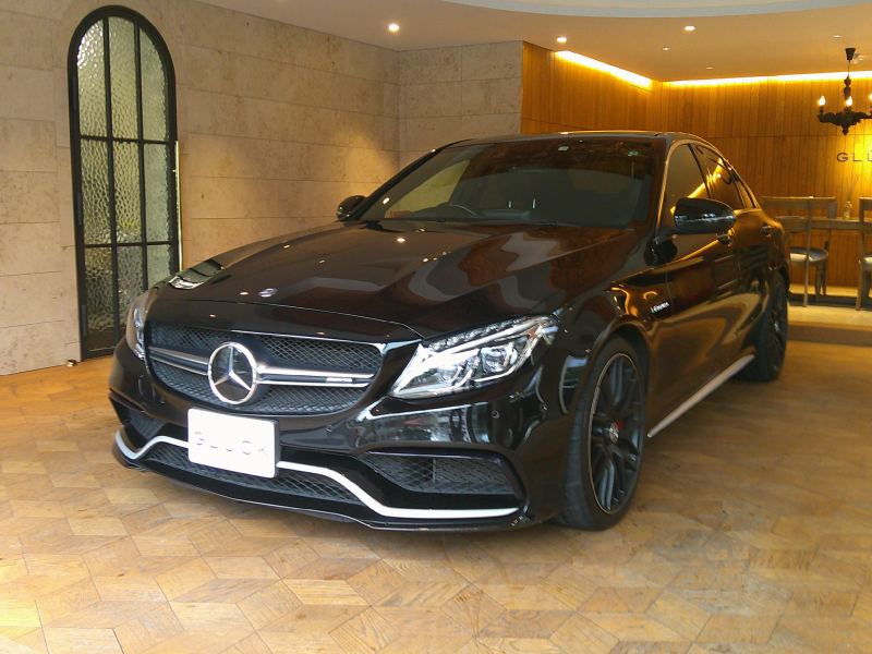 AMG Cクラス 63S　エクスクルーシブパッケージ　パノラミックスライディングルーフ（サンルーフ） AMGライドコントロールスポーツサスペンション (アダプティブダンピングシステム付) 電子制御AMGリアアクスルディファレンシャルロック