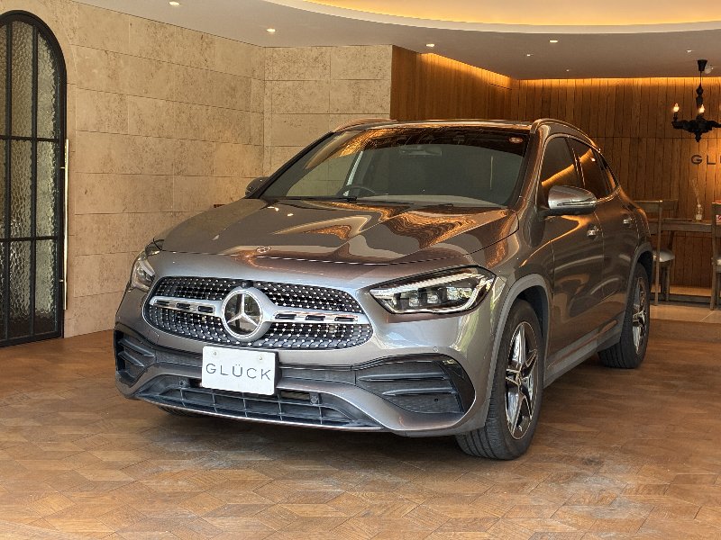 メルセデスベンツ GLA GLA200 d 4マチック AMGライン ディーゼルターボ 4WD/パノラミックスライディングルーフ/メモリ機能付き電動シート/シートヒーター/パワーバックドア