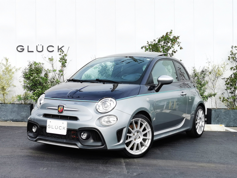 アバルト 695 RIVALE　本国仕様 ガラスルーフ アクラポビッチマフラー 専用ウッドパネル ガラスルーフ ナビ フルセグ バックカメラ 5MT 専用17インチアルミホイール ブルーレザー TFTメーター ブレンボキャリパーKONI製FSD