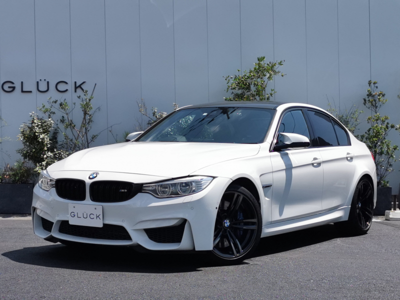 BMW Mシリーズ M3 セダン M DCT ドライブロジック　カーボンルーフ コンフォートアクセス 19インチAW ブラックキドニーグリル LEDライト ヘッドアップディスプレイ PDC メリノレザーインテリア