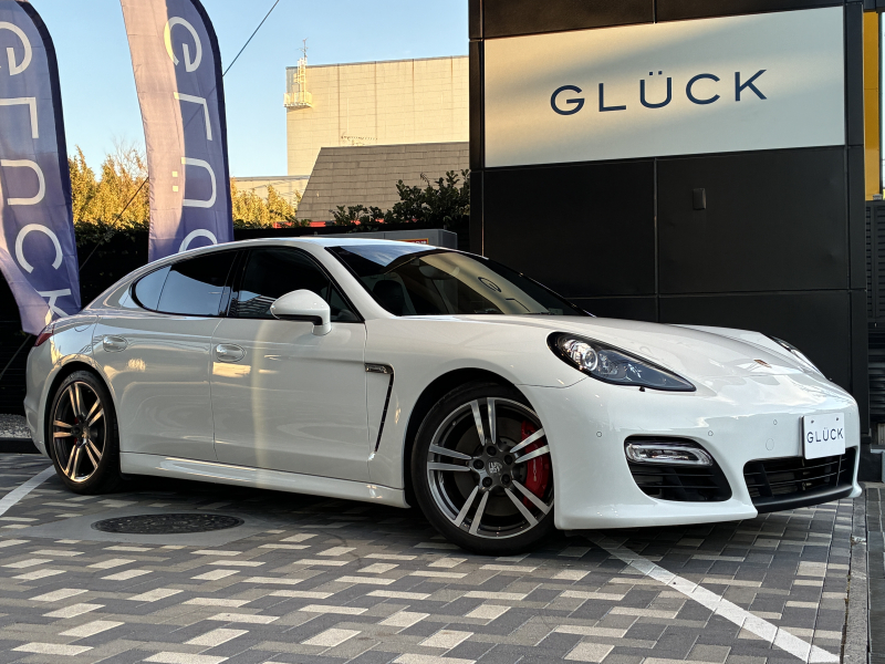 ポルシェ パナメーラ GTS PDK 4WD 左H　スポクロ スポエグ サンルーフ エアサス シートヒーター BOSEサウンド ハーフレザー バックカメラ メモリー付シート サンルーフ オートテールゲート PASM 20インチ911ターボホイール PDLS アダプティブリアスポイラー