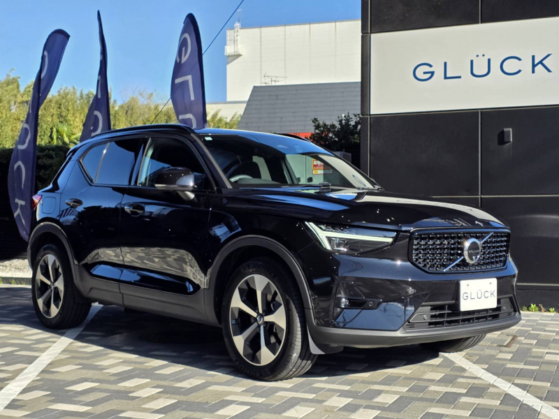 ボルボ XC40 アルティメットB4 AWDダークED 4WD ワンオーナー　禁煙車 harman/kardonオーディオ 全席シートヒーター ハンズフリーパワーテールゲート  マイクロテックコンビネーションシート ブラックフロントグリル　クリスタルシフトノブ 19インチAW　ACC