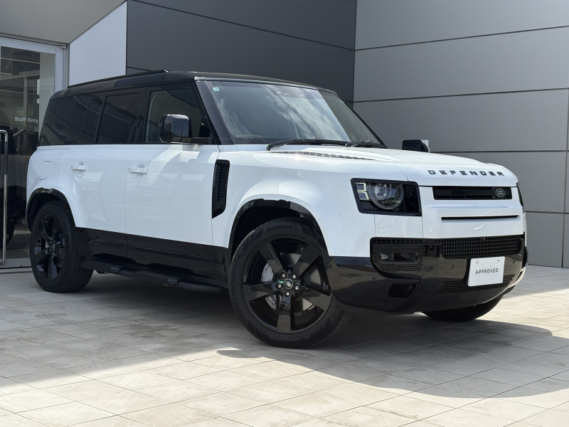 ランドローバー ディフェンダー 110 XダイナミックHSE 3.0L D350 4WD 1オーナー エアサスペンションパック 22インチスタイル5098グロスブラックホイール エクステンドブラックエクステリアパック クリアサイトインテリアビューミラー プライバシーガラス フルサイズスペアアルミホイール スライディングパノラミックルーフ Meridianサウンドシステム