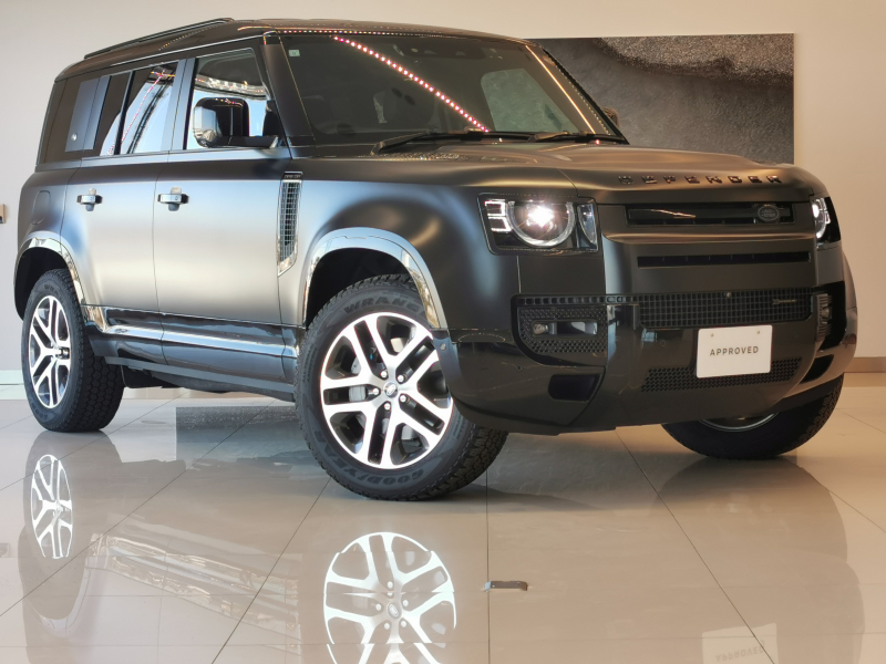 ランドローバー ディフェンダー 110X-DYNAMIC SEイースナーED3.0L D300 4WD　エクステンデッドブラックエクステリアパック サテンプロテクティブフィルム マトリクスLEDヘッドライト シグネチャーDRL付 エアサスペンションパック コールドクライメートパック プライバシーガラス 禁煙車