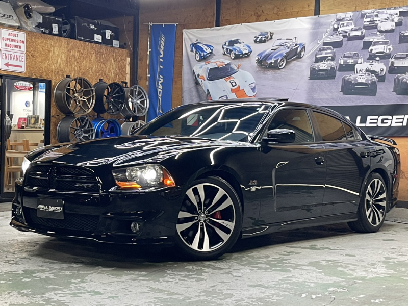ダッジ チャージャー SRT8　新車並行　サンルーフ　Borlaマフラー　純正20インチAW　Harman/Kardon　