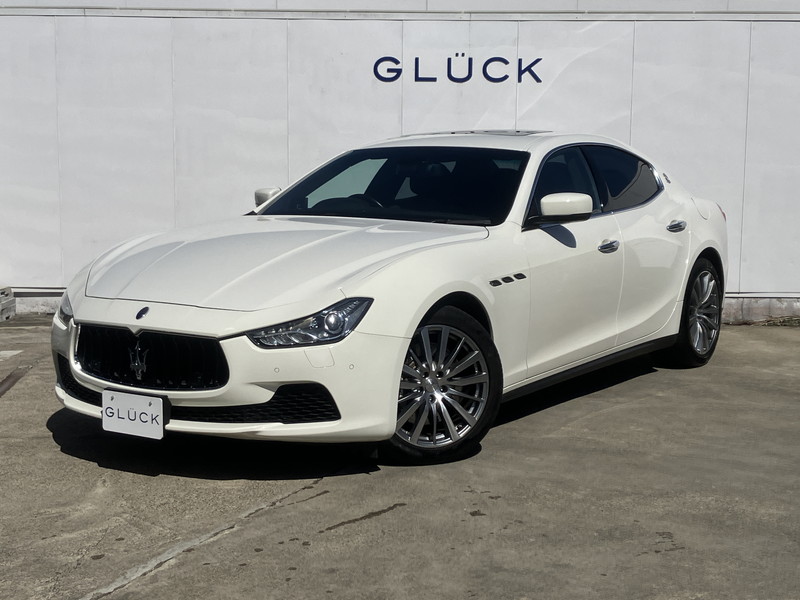 マセラティ ギブリ サンルーフ/禁煙車/黒革シート/シートヒーター 19インチAW 禁煙/パドルシフト/ウッドインテリアトリム/純正ナビ/バックカメラ/パーキングセンサー