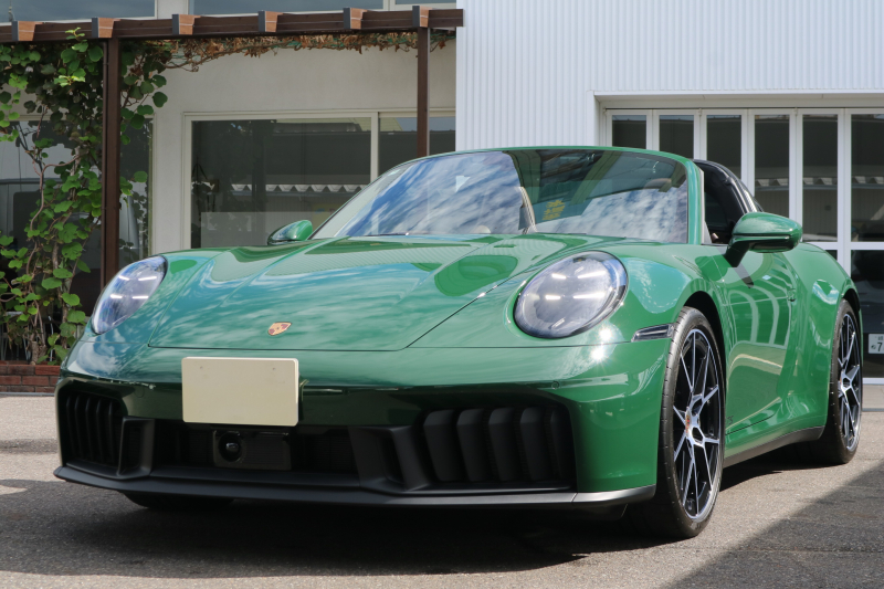 ポルシェ 911(Type992) タルガ4　GTS　後期モデル　正規ディ－ラ－車　オプション多数