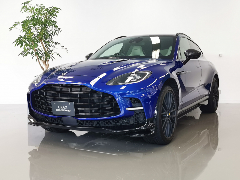 アストンマーティン DBX 707 4.0L V8 RHD 2023MY 1オーナー　23inchテクスチャードブラックホイール　前後シートベンチレーション　interior-Inspire Sport-Duotone　ツイルカーボンエクステリアパック　ツイルカーボントリム　スモークテールライト　認定中古車保証
